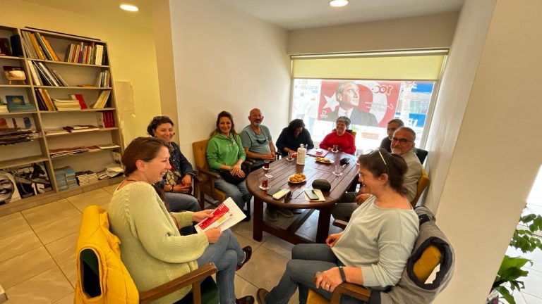 Türkiye İşçi Partisi İlçe Başkanı Sayın Gamze Yılmaz Çatak ve Belediye Meclis Üyesi Adayları ile partili üyeler bugün Kent Konseyi ofisimizi ziyaret ederek projeleri hakkında bilgi paylaşımında bulundular. Nazik ziyaretleri için teşekkür ediyoruz.